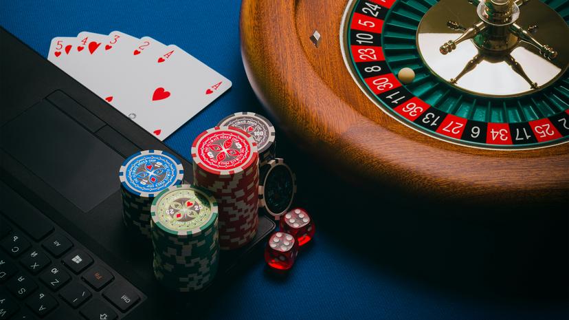 The High-Stakes Balancing Act: How Online Casinos Merge Entertainment with Risk Management